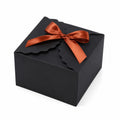 Boîte cadeau 20 x 20 x 10 cm en carton noir avec ruban satin cuivre - Fermeture à rabat