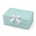 Boîte cadeau 30 x 22 x 10 cm en carton bleu clair avec ruban blanc - rangement élégant